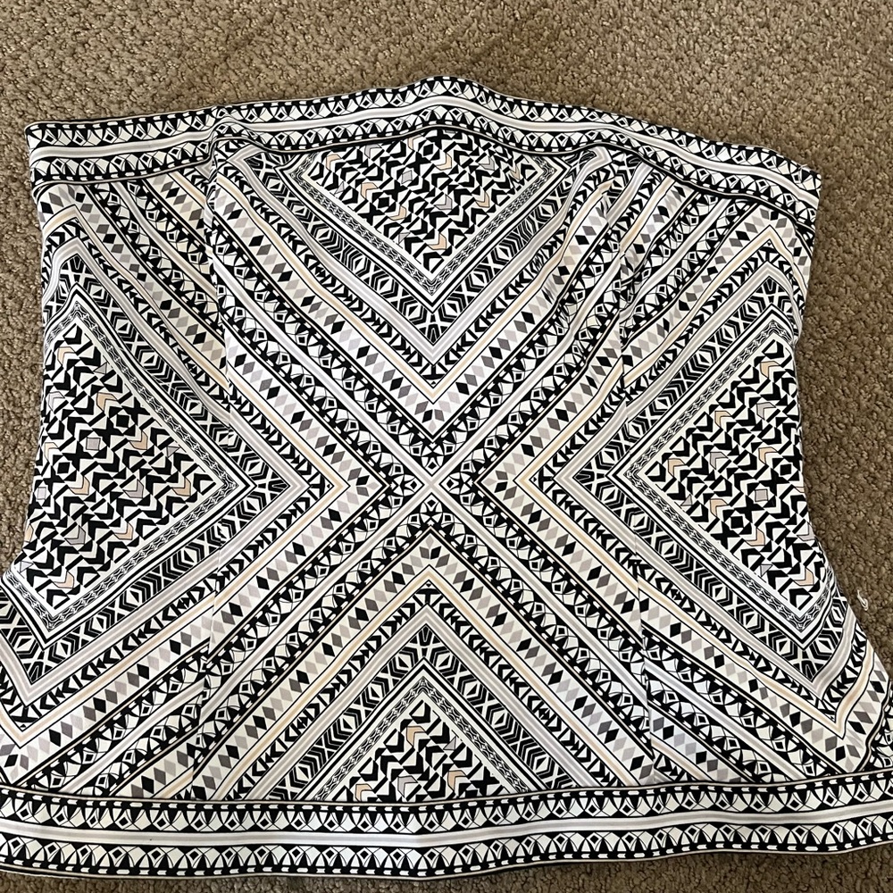 White House Black Market Geometric Strapless Top